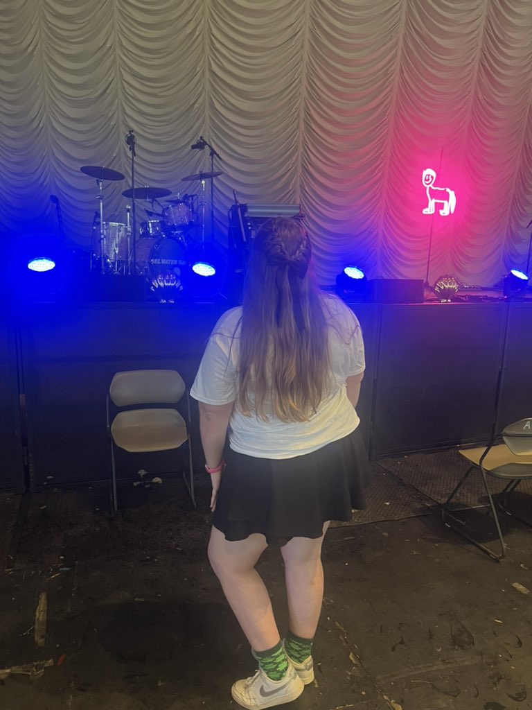emilysinger4's tweet photo. Drove highways and byways from Cincy to Blossom for @NiallOfficial part two with my best friend. If our 12 year old selves could see us now, they would scream and cry. (Just like we will be doing tonight). 🍀🇮🇪🥹💚 @NiallTourNews #TheShowLiveonTour https://t.co/ouVm0E7v9X