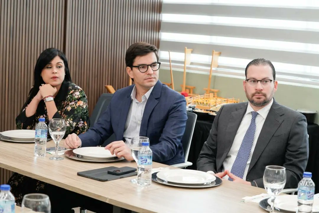 ANJE_RD's tweet photo. temas estructurales que afectan a la comunidad joven empresarial, los cuales son dueños de MIPYMES y poseen una participación significativa en el entramado productivo dominicano. 

Entre los puntos discutidos se incluyeron la visión del legislador sobre políticas públicas https://t.co/xhzSulxRwl