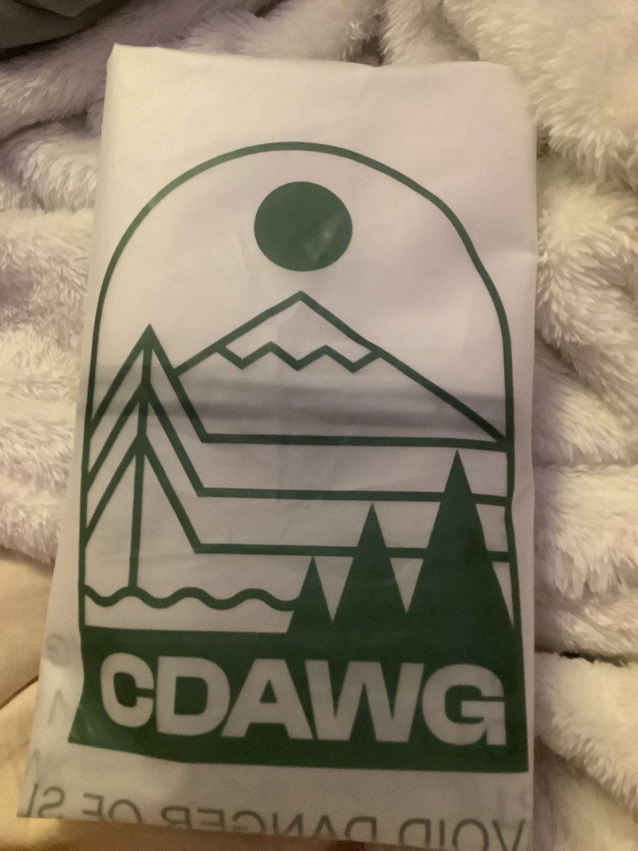 Sxftbug's tweet image. @CDawgVA So happy to finally receive this! It’s the best qulaity down to the actual fabric and designs. I love the recyclable bag and the little tag that shows your bike route Through Japan! Thanks for doing what you do monkey! 🫶🏼🐒