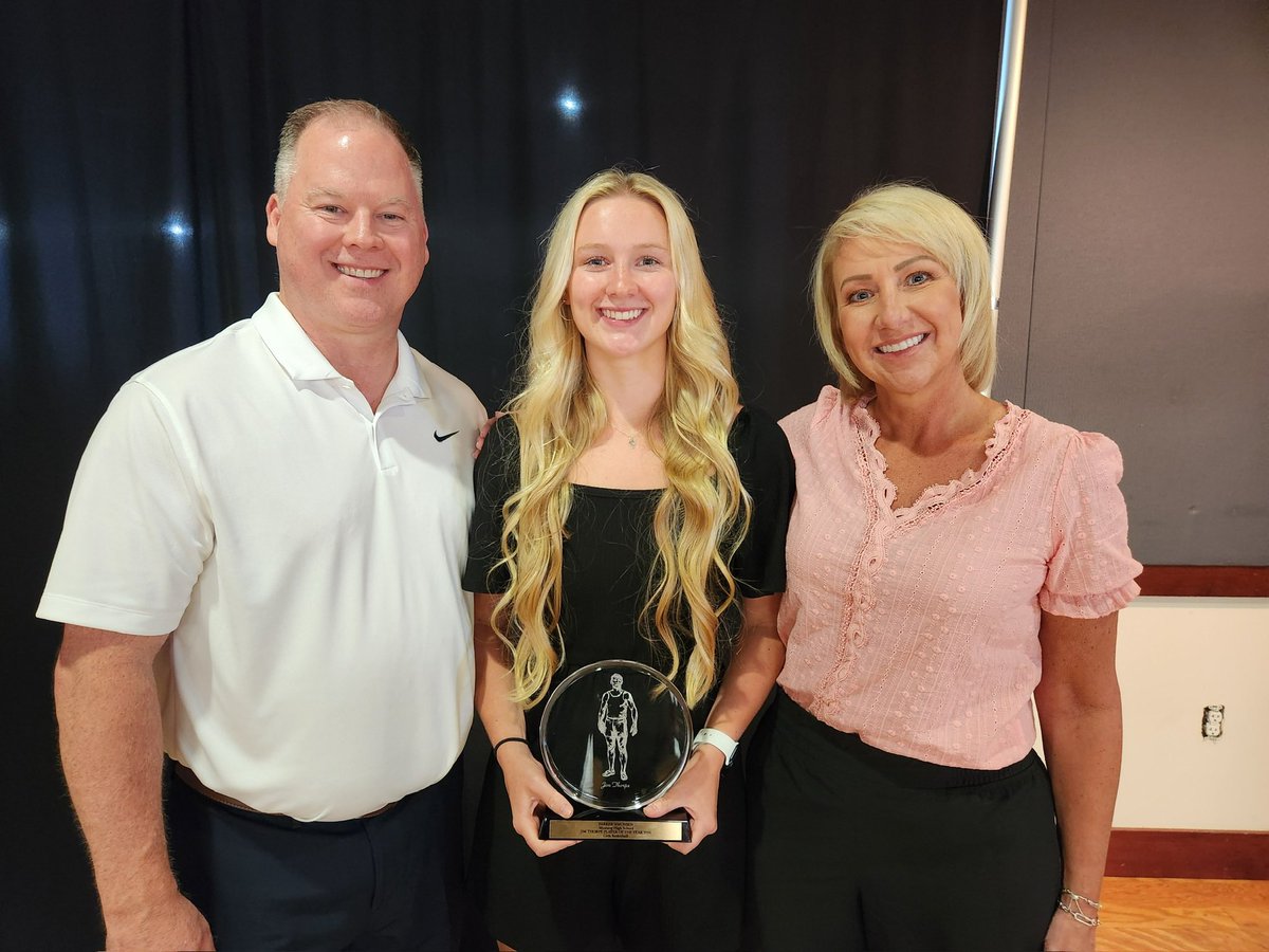 simonsays2215's tweet photo. 2024 @MustangSchools graduate and 4 year member of the @MustangWBB team, Parker Simonsen @p3faith15 (@MuscogeeNation ) Is the 2024 Jim Thorpe Girls Basketball Player of the Year! @MHSBroncoSports @ndnsports @MustangReview @mustangtimes @Ajhawkinsbasket https://t.co/kNzFjIEgOS