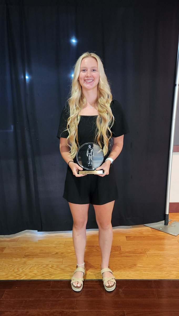 simonsays2215's tweet photo. 2024 @MustangSchools graduate and 4 year member of the @MustangWBB team, Parker Simonsen @p3faith15 (@MuscogeeNation ) Is the 2024 Jim Thorpe Girls Basketball Player of the Year! @MHSBroncoSports @ndnsports @MustangReview @mustangtimes @Ajhawkinsbasket https://t.co/kNzFjIEgOS
