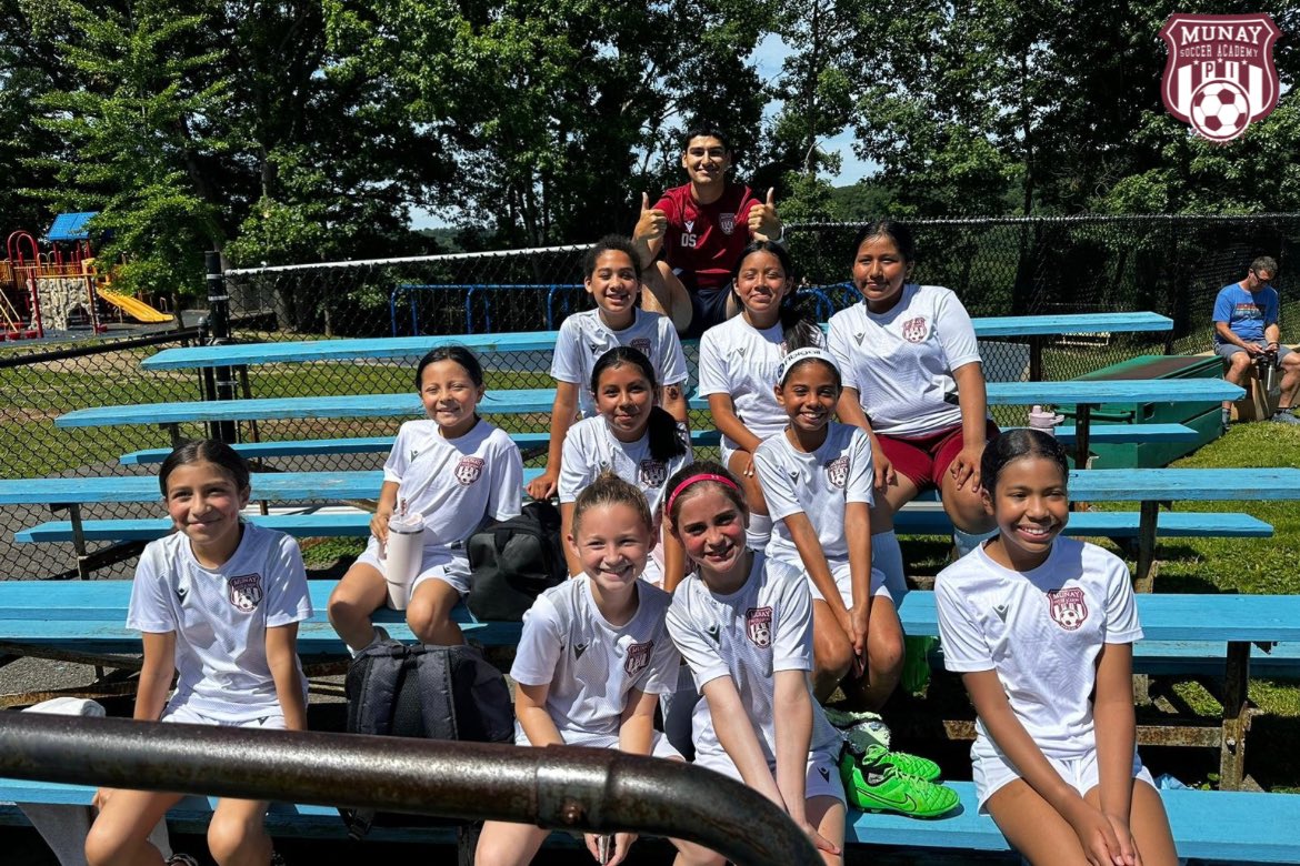 MunaySoccer's tweet photo. Congratulations to our Munay G2013 Chelsea team on another great season. We are so proud of all your growth and development ⚽️🔥 Thank you Coach @davidsassano_14 for your guidance and leadership!

❤️Love the game. Develop your skills.⚽️

PLAY. HAVE FUN. DEVELOP https://t.co/ITi74XAQ8a