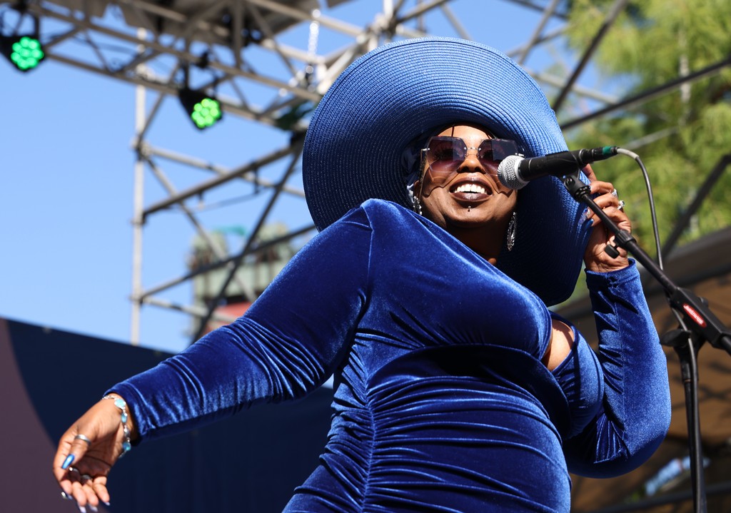 Needing a little Blues Fest prefunk? Pop by Hop City (located inside Hilton Downtown Portland) tomorrow, Thursdsay 6/27, from 5:30-7pm for a groove-filled evening with Arietta Ward and Jimmy Russell. 🎸