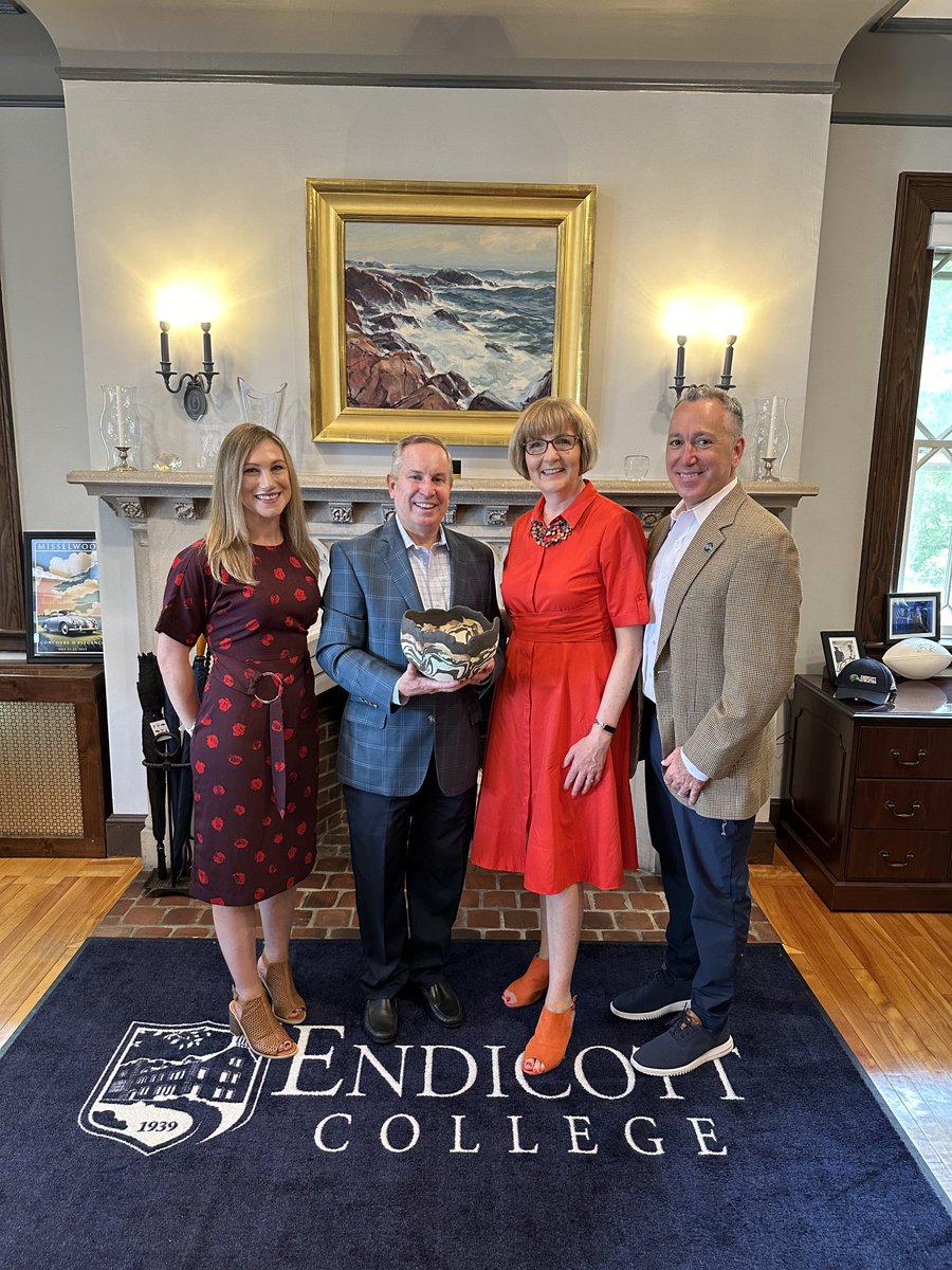Great to visit ⁦<a href="/EndicottCollege/">Endicott College</a>⁩ today. Thanks to ⁦<a href="/Dr_DiSalvo/">Steven R. DiSalvo, Ph.D.</a>⁩ ⁦<a href="/warrenjaferian/">WSJ</a>⁩ &amp; everyone for hosting us so well - great to tour the campus &amp; speak to so many  staff involved with student exchange with ⁦<a href="/MTU_ie/">Munster Technological University</a>⁩ ⁦<a href="/JordanCarmel/">Carmel Jordan</a>⁩ ⁦<a href="/MTU_Intl/">MTU International</a>⁩