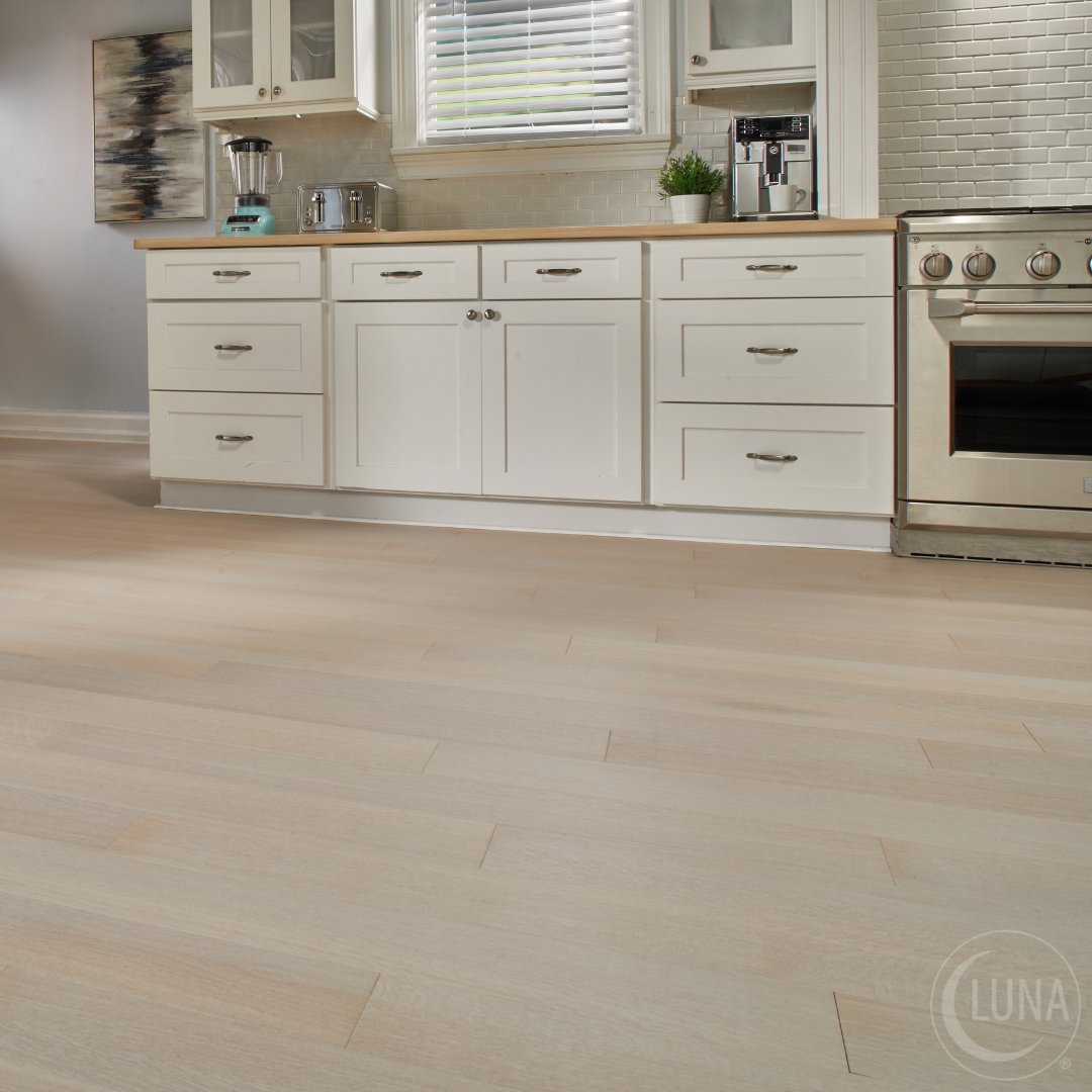 LunaCarpetFloor's tweet image. Kitchen catastrophes meet your match: Big City Engineered Hardwood! This stylish white oak wonder laughs in the face of spills.
bit.ly/3VMZYij
FLOOR TYPE: Engineered Hardwood
STYLE: Big City
COLOR: Skyline
#LunaFlooring #easytoclean #dreamkitchen #egineeredhardwood