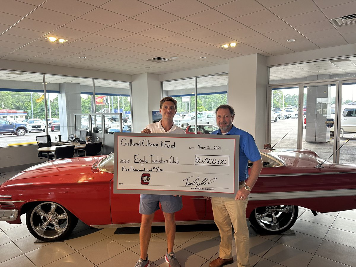 CarrollOzark's tweet photo. 🚨 Huge Thank You To Mr. Tim Gilland From Gilland Chevrolet And Ford For Their Generous Donation!🚨

The Ongoing Support From The City Of Ozark Has Been Nothing Short Of Spectacular!

#FlyWithUs 🦅🦅 https://t.co/g6UsAaCVvh