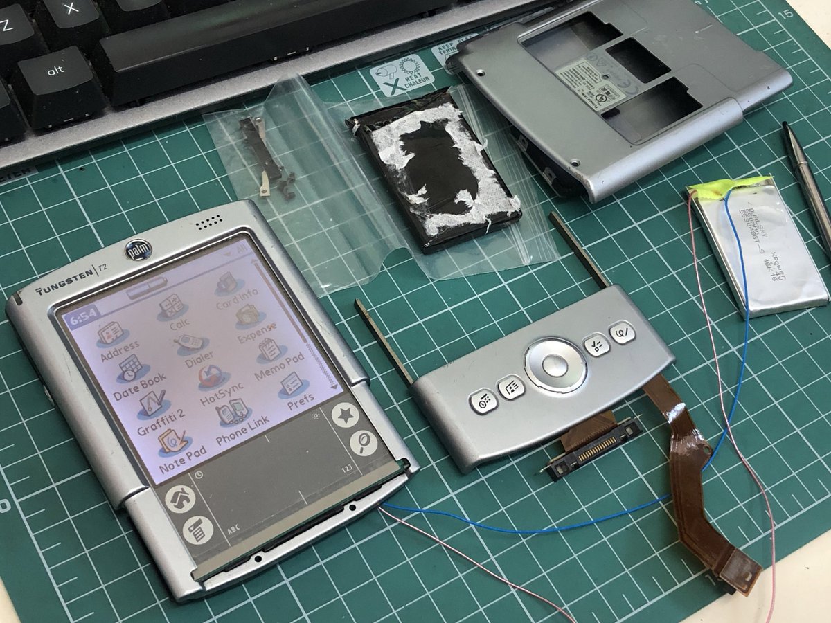 bd7pa's tweet photo. #palmos #pda #tungsten #T2 After replacing a lithium battery, it can be reborn. Unfortunately, it withdrew from the market before its ecological environment was fully developed. It is really missed. https://t.co/eGgdHoTmEG