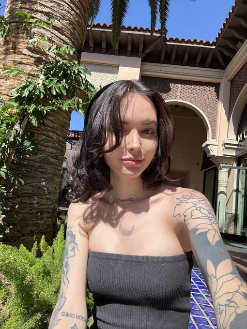 I need my headphones to leave my house but i left my house alone today! https://t.co/P0xW36kzKm