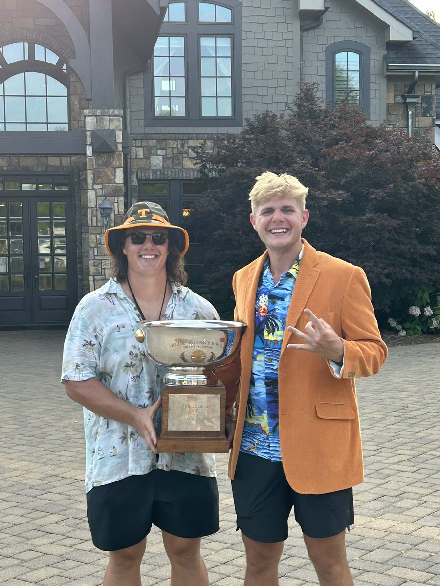 CoachEkeler's tweet photo. 4th Annual Masters Championship @Bennettbrady_3 @mattesalansky 🍊 🧥Great Day- Great TEAM @Vol_Football Love this Crew💯🌶️🔥 https://t.co/EMs5ziDMHA