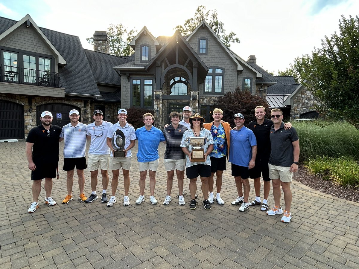 CoachEkeler's tweet photo. 4th Annual Masters Championship @Bennettbrady_3 @mattesalansky 🍊 🧥Great Day- Great TEAM @Vol_Football Love this Crew💯🌶️🔥 https://t.co/EMs5ziDMHA