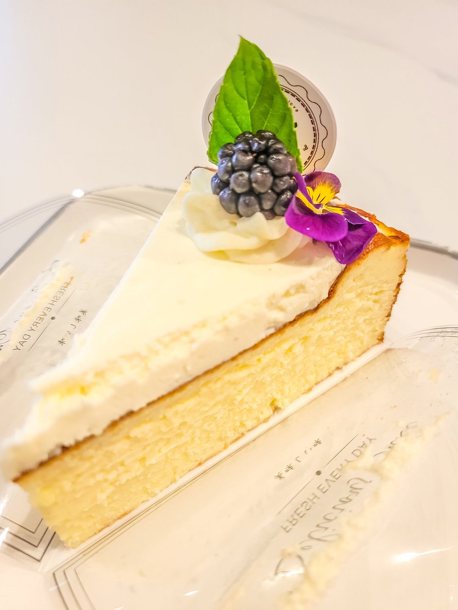 AshevilleFoodie's tweet image. Got a chance to stop by the new Sweets &amp;amp; Seats Cafe in downtown Asheville and we had such a great experience. Thank you 😋 #ashevillefoodie #avleats #avleat #downtownasheville #cheesecake #bubbletea #cakeballs #foodie #asheville #avlbiz