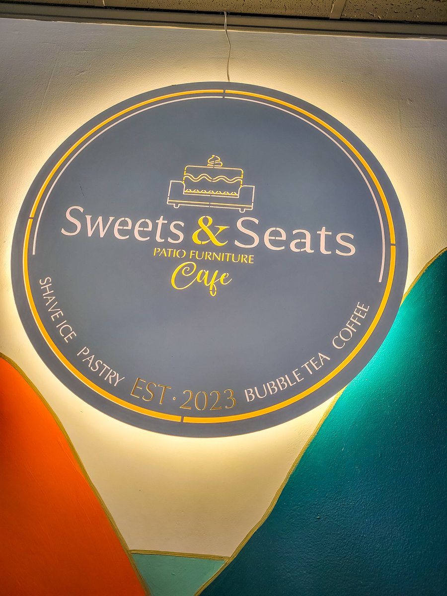 AshevilleFoodie's tweet image. Got a chance to stop by the new Sweets &amp;amp; Seats Cafe in downtown Asheville and we had such a great experience. Thank you 😋 #ashevillefoodie #avleats #avleat #downtownasheville #cheesecake #bubbletea #cakeballs #foodie #asheville #avlbiz