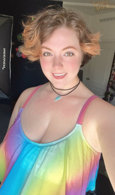 Watch Vixenshelby's leaked NSFW photo on TwXstars