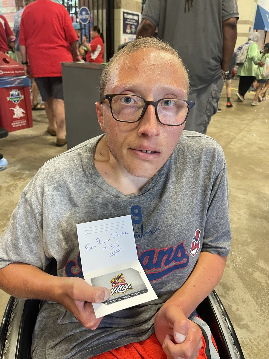 BaseballKeepers's tweet photo. It was another Keeper rain delay surprise at the gift shop — this time $100 for Brandon from us and Ryan Vilade at the @MudHens game. ⚾️☔️🎁

#keeperofthegame #milb https://t.co/kWuDoOL7Qn
