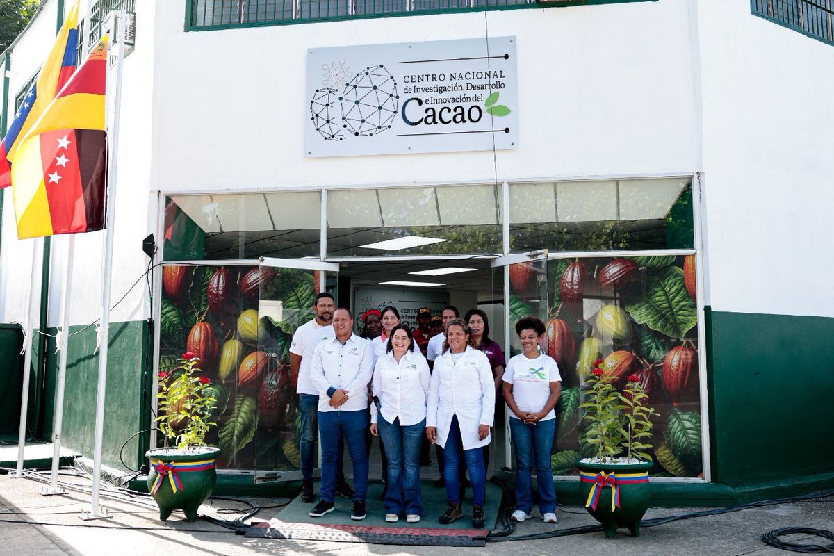 HectoRodriguez's tweet photo. Miranda es sede del primer Centro de Investigación, Desarrollo e Innovación del Cacao en el país. Un lugar donde la ciencia y los saberes ancestrales de nuestro pueblo transformarán las capacidades técnicas y productivas del mejor cacao del mundo: el venezolano. https://t.co/Tca5ZFOdNn