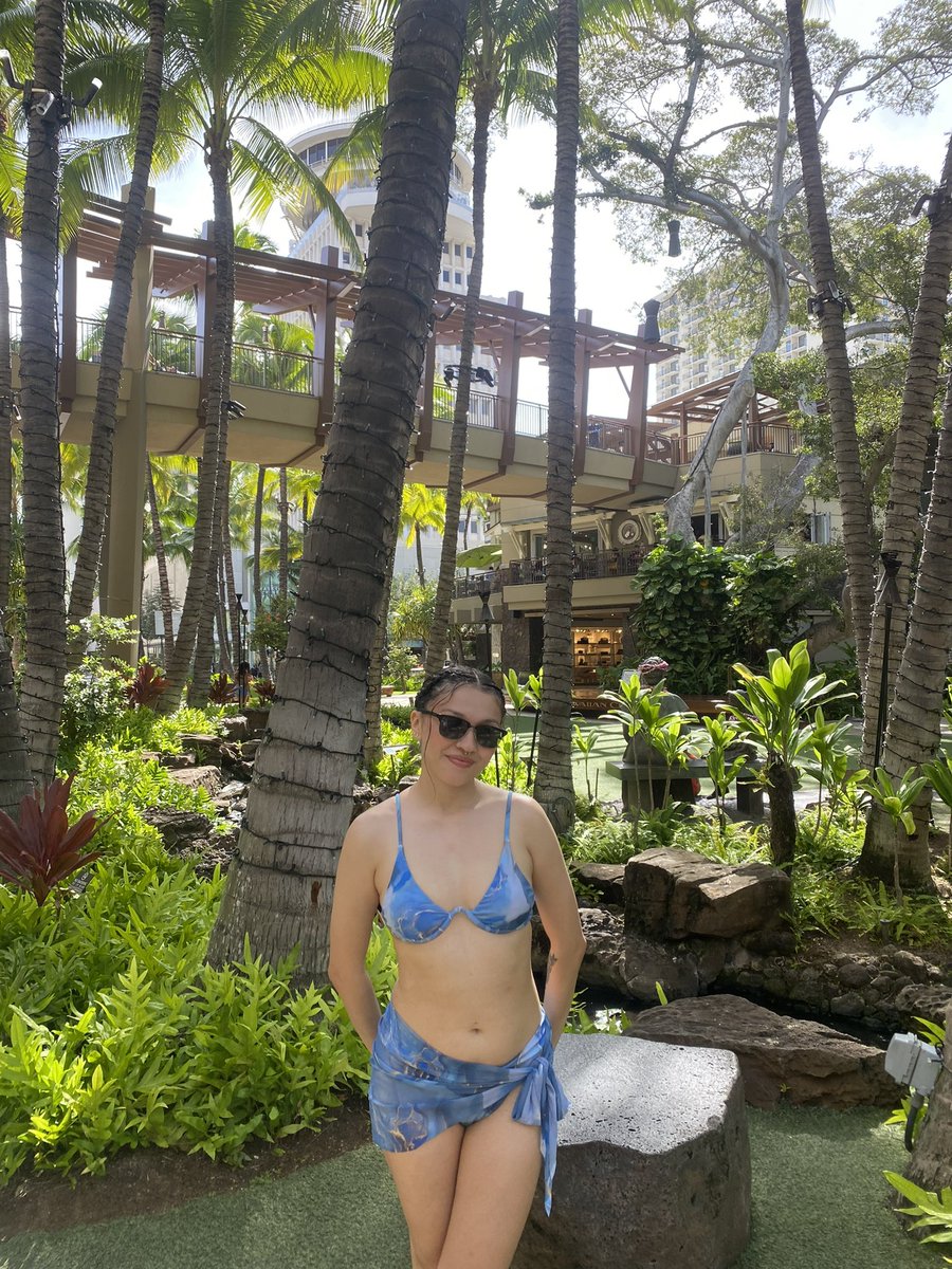 esmetoolit's tweet photo. missing hawaii ☀️🏝️🥥 https://t.co/X9gF8ltXH1