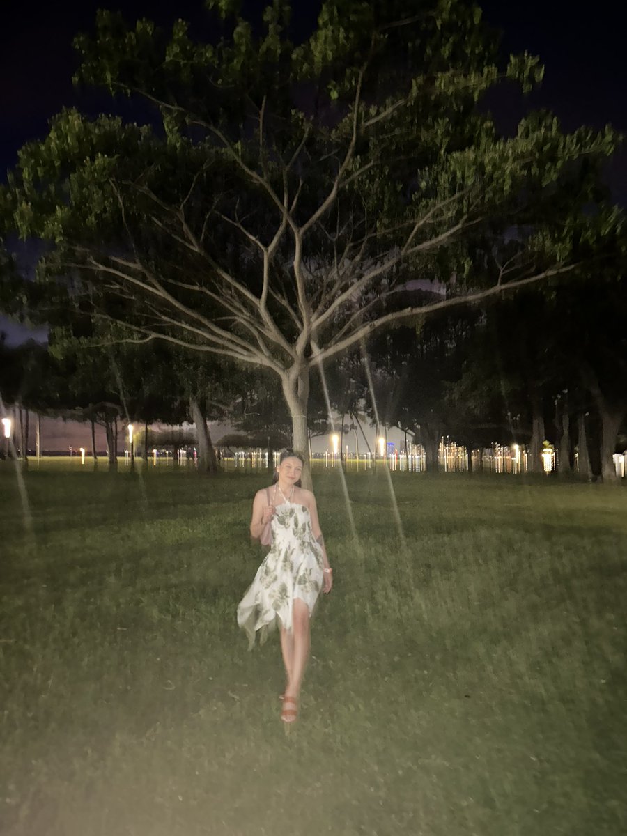 esmetoolit's tweet photo. missing hawaii ☀️🏝️🥥 https://t.co/X9gF8ltXH1