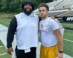 Six Star Football | PLUS+ (@sixstarfootball) on Twitter photo APPALACHIAN STATE CAMP SPOTLIGHT I Rising Defensive prospects raise profile (2025-26)
🌟Six Star Football takes a look at several rising prospects who impressed📈
✍️ STORY▶️ sixstarfootball.com/article/appala…
<a href="/AschbrennerSam/">Sam Aschbrenner</a> <a href="/Kash0utJosh/">Joshua Butler</a> <a href="/ConnotilloRyan/">Ryan Connotillo</a> <a href="/Seatbeltjay12/">Jalen Davis</a> <a href="/DiggsDanie7783/">Daniel Diggs</a> APPALACHIAN STATE CAMP SPOTLIGHT I Rising Defensive prospects raise profile (2025-26)
🌟Six Star Football takes a look at several rising prospects who impressed📈
✍️ STORY▶️ sixstarfootball.com/article/appala…
<a href="/AschbrennerSam/">Sam Aschbrenner</a> <a href="/Kash0utJosh/">Joshua Butler</a> <a href="/ConnotilloRyan/">Ryan Connotillo</a> <a href="/Seatbeltjay12/">Jalen Davis</a> <a href="/DiggsDanie7783/">Daniel Diggs</a>