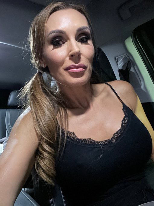 Only 1 hour until my Friday night freebies on my VIP OF 💙 Go check in over there for your gift 🎁 https://t<a href="/tag/sexysaturday"class="tags"><span>#sexysaturday</span></a>