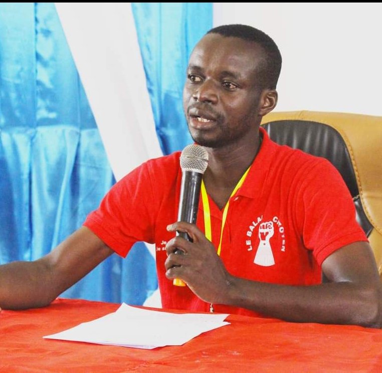 #Burkina Quand nous subissions les foudres de la dictature SALL, et que nous étions présentés tels des terroristes fossoyeurs de la stabilité du Sénégal, des voix se sont levées hors de nos frontières pour s'indigner! Guy Hervé Kam et d'autres citoyens Burkinabè arbitrairement