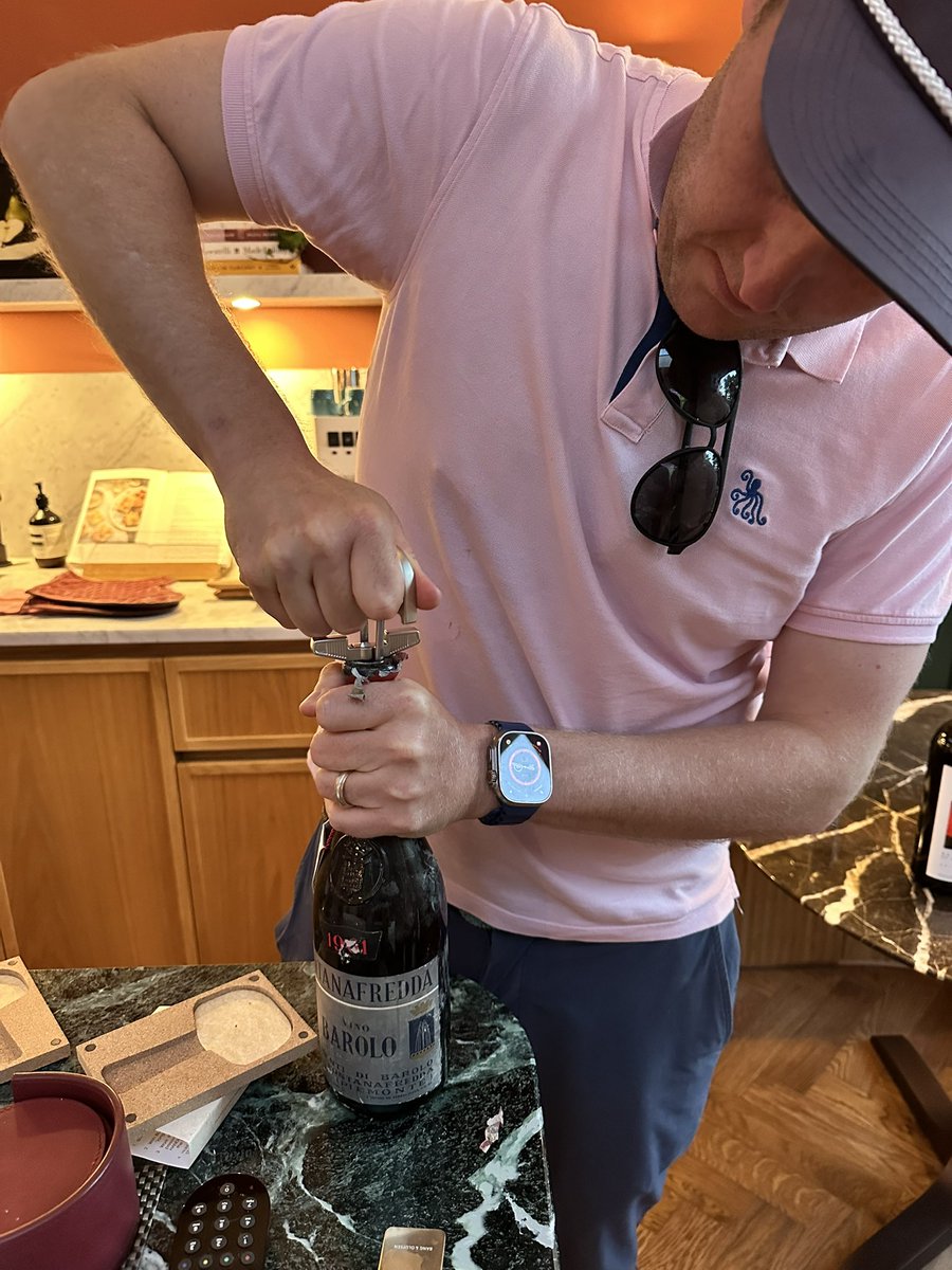 Mr_Winoship's tweet photo. 1979 #valdisuga #brunello 1961 @Fontanafredda_  #barolo  both holding up super fine @Hedonism_Wines took a bit with the @DurandCorkscrew @MoutonIsAClaret @VashtiRoebuck2 @RoebuckSteve1 @AttorneySomm @jwalkermobile https://t.co/TNJ7UAywHW