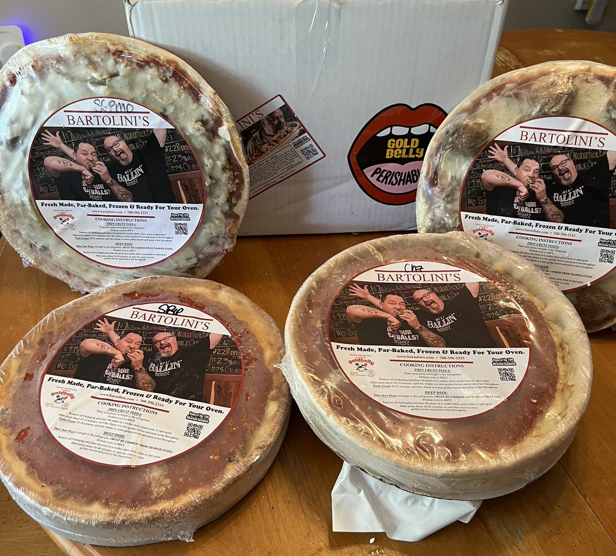 abeetz_'s tweet photo. Did you know there’s over 50 pizzerias on https://t.co/a7pH7ZCqlE that ship nationwide via #Goldbelly? We’ve  made a list of them all.

We’re on a mission to try them all starting with #Chicago own #Bartolini’s  Look forward to meatballs &amp; deep dish #pizza #Chitown is known for. https://t.co/NkbhCsNXyU