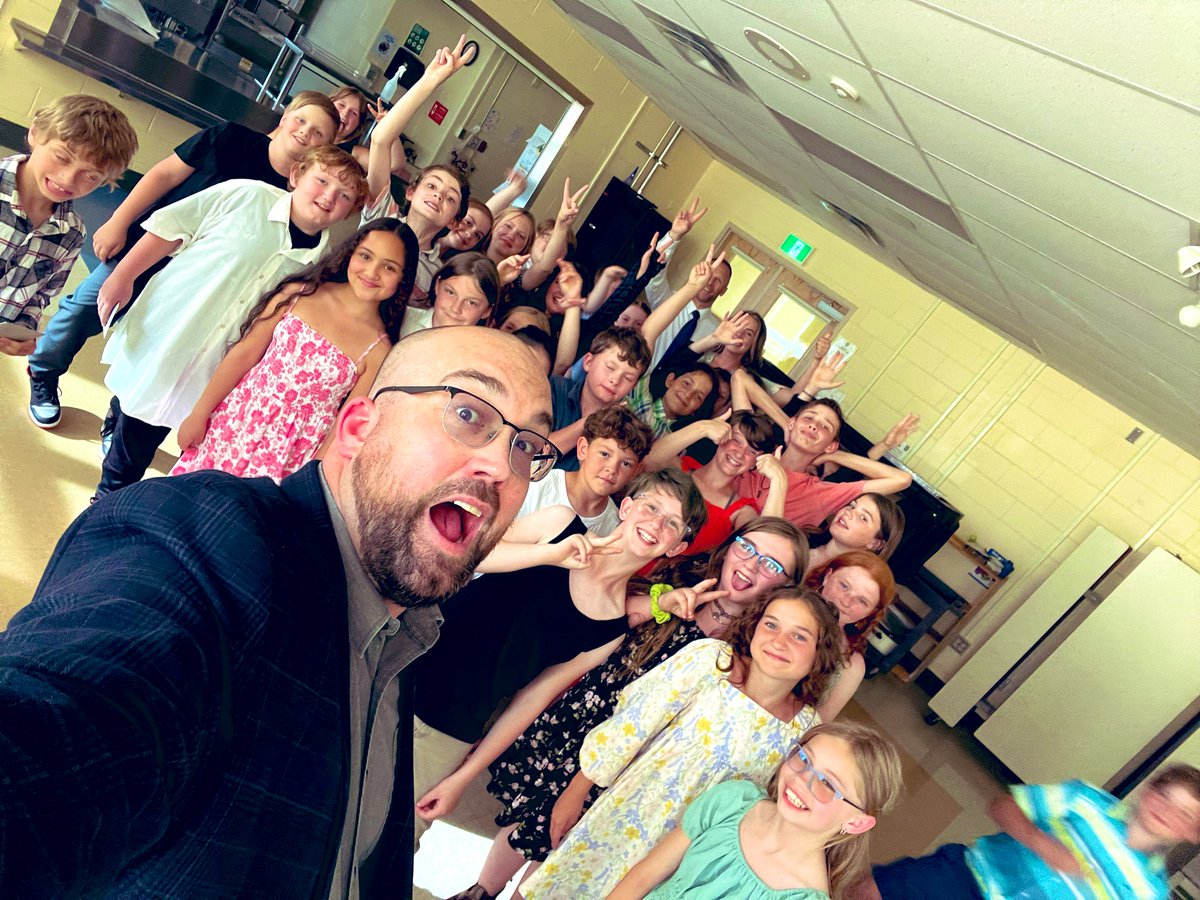 The annual Mr.S &amp; Grade5 selfie tradition <a href="/SMES01/">St. Mary's Elem</a> continues! Congrats to these awesome grade 5s. Good luck at middle school! Be yourself, work hard and have fun! <a href="/AVRCE_NS/">Annapolis Valley Regional Centre for Education</a>