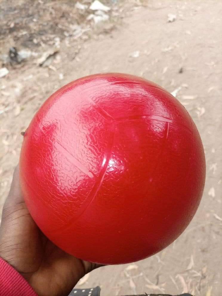 Bonbon Rouge !!!
Quelle merveille !!!
Kala e zalaki nango bien,pas trop de complications.
🥰🥰🥰