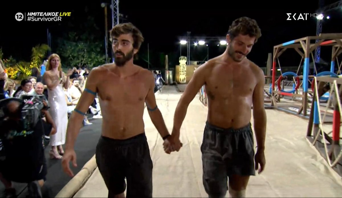 Daniela92023446's tweet photo. #survivorGR Θεωρω οτι το παιχνιδι δεν παιχτηκε δικαια αυτος που ηταν ο καλυτερος 6 μηνες δεν ειχε κανενα προνομιο(οπως στο τουρκικο).Το να βαζουν εναν στοχο κ οποιος ειναι ο καλυτερος δεν βγαζει κ τον καλυτερο της σεζον.Επρεπε να υπαρχει ποικιλια στοχων.Συγχαρητηρια Ντανιελ+Φανη https://t.co/zFxUqYmkzk
