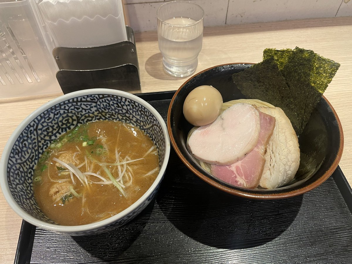 RINA___vlog's tweet photo. 最近は毎週ラーメン食べてます🍜 https://t.co/rgJ0BpFgMG