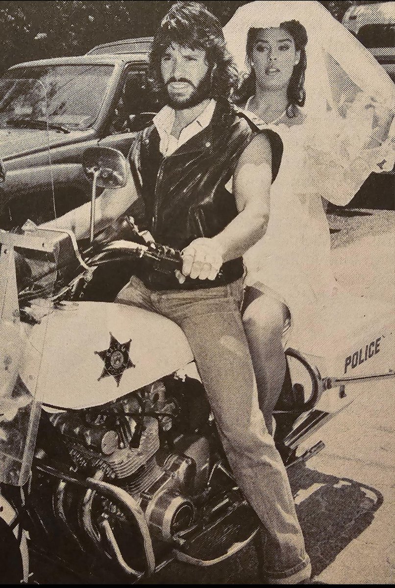 rosebankrocks's tweet photo. Runaway bride or kidnapping?? I think we all know the answer to that!! 🤣Best soap couple of all time! ⁦⁦@peterreckell⁩ ⁦@kristianalfonso⁩ #greatstoryline https://t.co/i0kVTn3SpQ