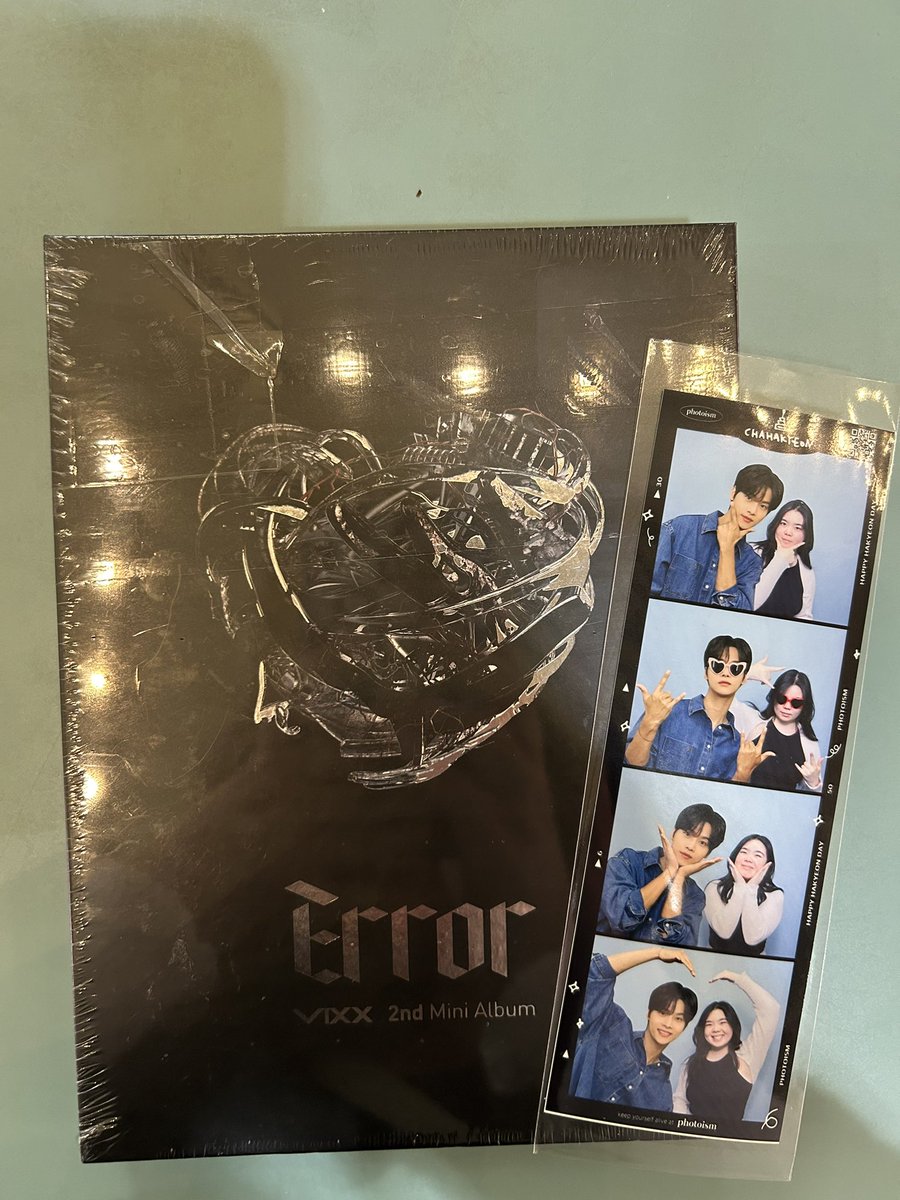 astrakemi's tweet image. Im in LA ktown for a concert and found vixx 😭😭