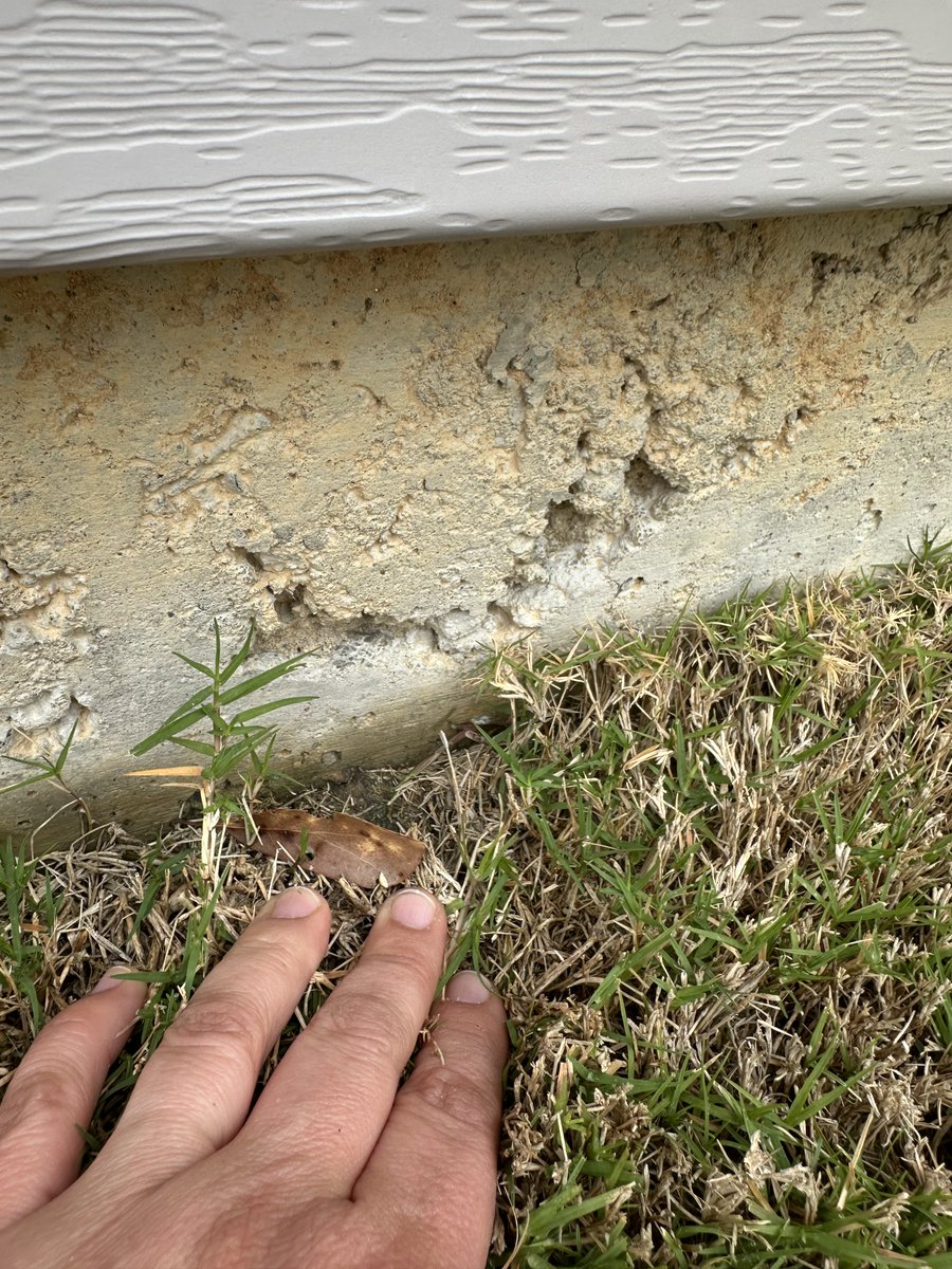 Mandiero3669's tweet image. @DRHorton #moorecounty #drhorton Does this foundation look normal to you #spalling? #ftliberty #pcs beware!!