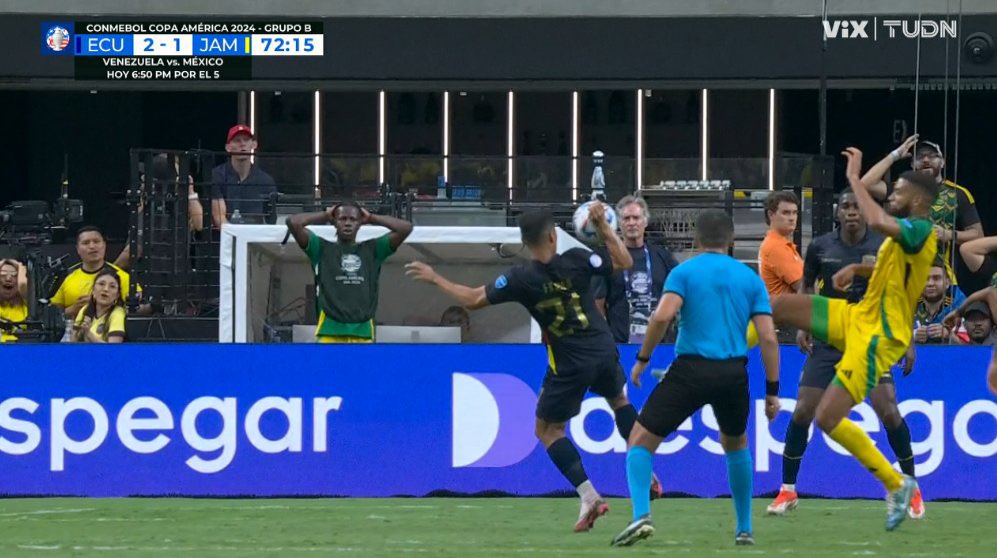 PopOutGerman's tweet photo. When facing a national team from Conmebol you should get ready to face the referees too. Ecuador got a penalty for a similar handball.

Jamaica are getting robbed https://t.co/OgEXOxkWqx
