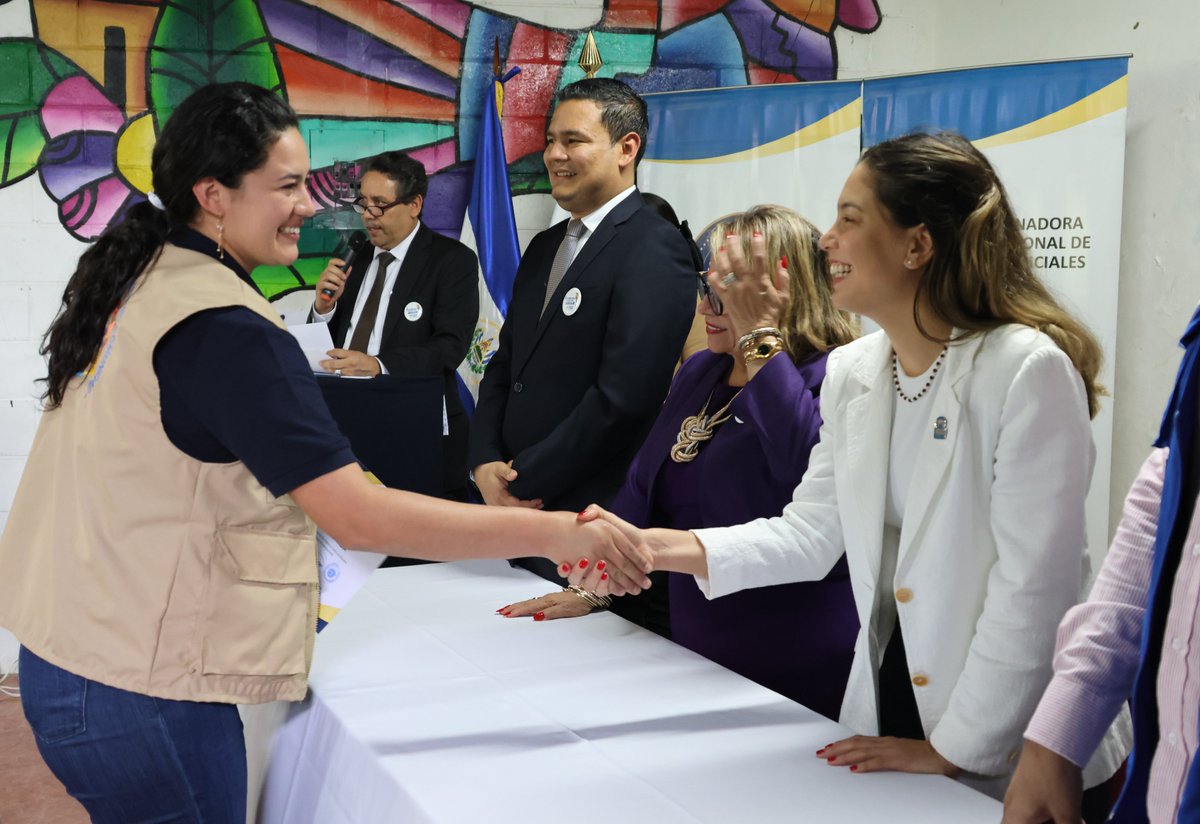 ACNURElSalvador's tweet photo. 🇺🇳🕊️ Esto es posible gracias al apoyo de @UNPeacebuilding a través del proyecto “Respuesta Trinacional para una Movilidad Humana Digna, Pacífica e Inclusiva en el norte de Centroamérica” implementado por @ACNUR_es, @OIMSV y @PNUDSV  🇬🇹🇭🇳🇸🇻. https://t.co/6KC1VHKo9M