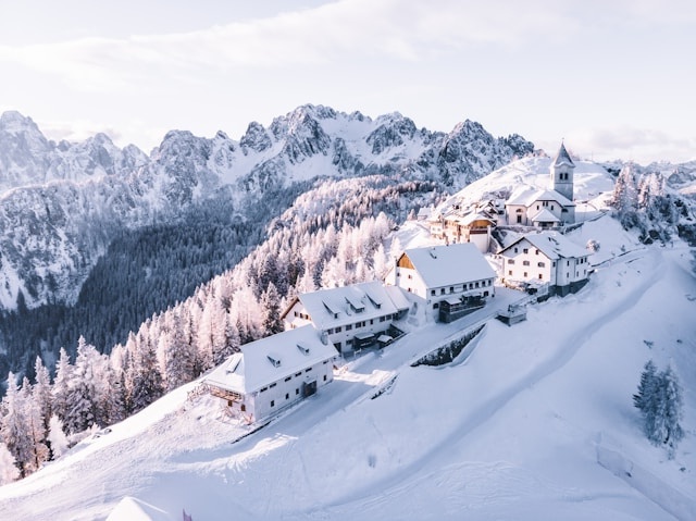 AmeliaDaniel200's tweet photo. A Snowy Mountain With Houses On Top Of It.

🖼️ Discover stunning digital photography with my NFT collection on Rarible. 📷✨
https://t.co/n7s2vtZItY

#NFT #DigitalArt #PhotographyCollection #A145 https://t.co/nbkYUWZUBI