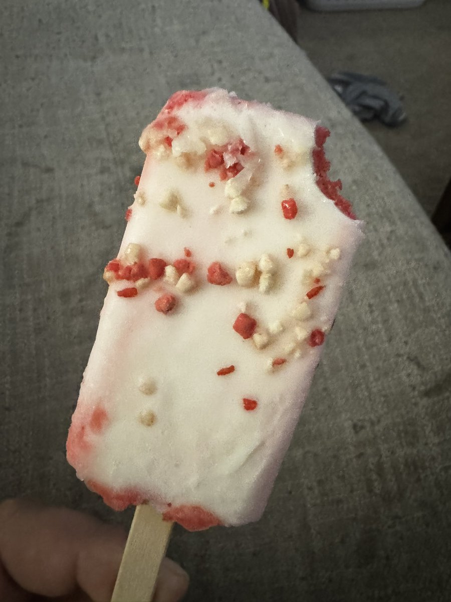 alenhundur's tweet photo. You know I get inflation is bad but cmon man not the ice cream!!… where are the crunchies! count your days!!! @GoodHumor https://t.co/hKWryCaxdZ