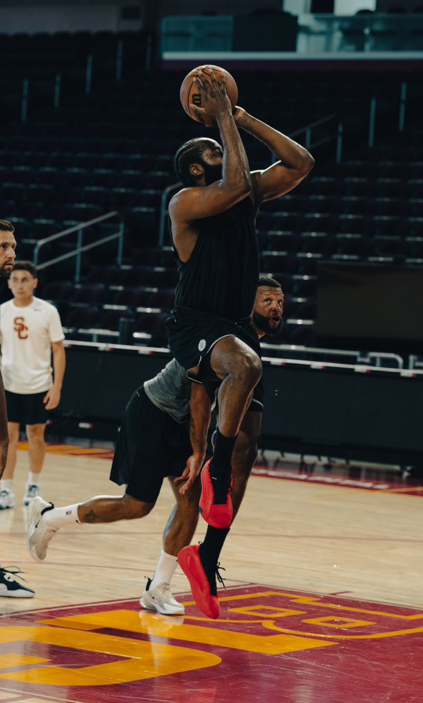 JHarden13's tweet photo. Rise &amp; Grind #Uno https://t.co/FROcLOKN7Z
