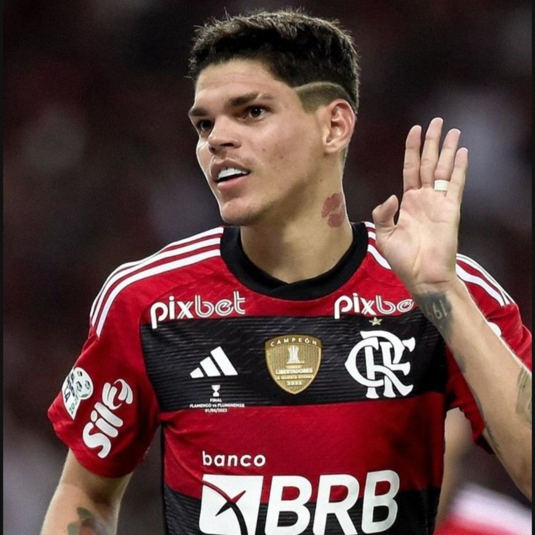 enearomenio's tweet photo. OFICIAL 🚨

EU NÃO AGUENTO MAIS O AYRTON LUCAS https://t.co/2uJLrtZ2aW