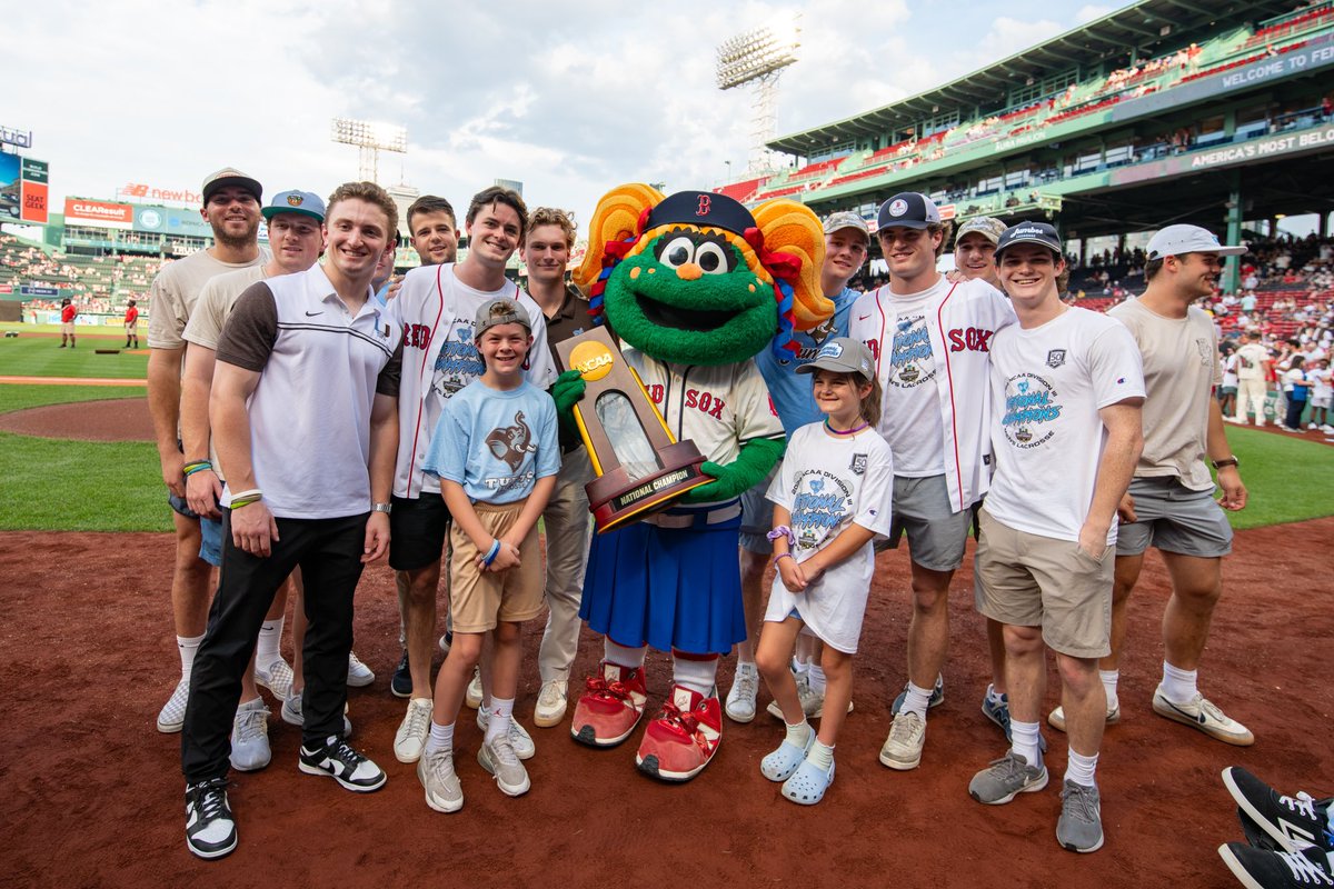 TuftsJumbos's tweet photo. Taking the 🏆🏆 on a field trip! 

Both @tuftslacrosse and @tuftsrowing were honored today at America’s Favorite Ballpark, @fenwaypark! Thanks to @RedSox for having us and celebrating our national championships prior to the game!! 

#JumboPride // #GoJumbos // #whyd3 https://t.co/UDJBMl9fk8