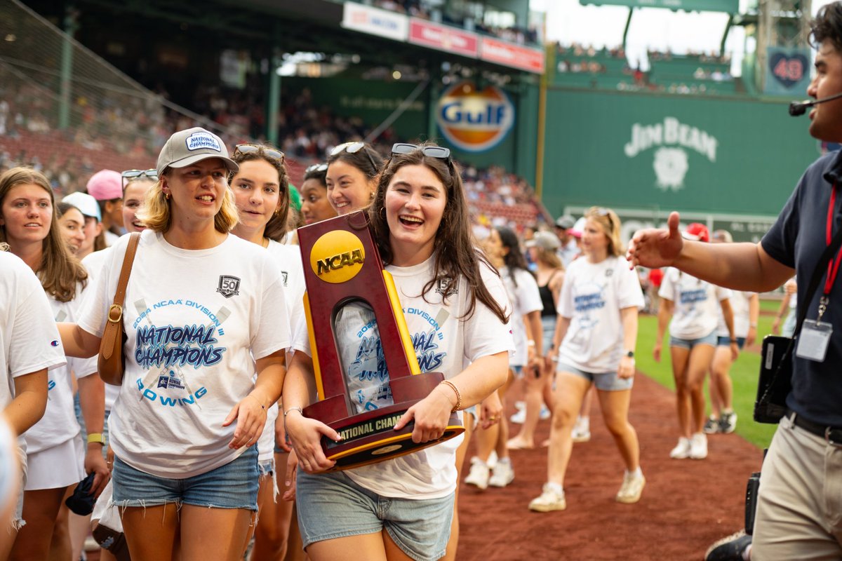 TuftsJumbos's tweet photo. Taking the 🏆🏆 on a field trip! 

Both @tuftslacrosse and @tuftsrowing were honored today at America’s Favorite Ballpark, @fenwaypark! Thanks to @RedSox for having us and celebrating our national championships prior to the game!! 

#JumboPride // #GoJumbos // #whyd3 https://t.co/UDJBMl9fk8