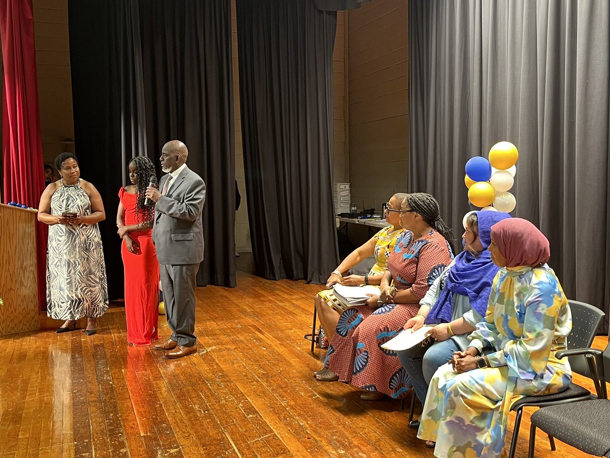 Shelley Laskin π¨π¦ (@shelleylaskin) on Twitter photo Congratulations to <a href="/TDSB_LHMS/">@TDSB_LawrenceHeights</a> Class of 2024! Lovely tribute with a new award named for retiring teacher Mr Terrance Saunders! Congratulations to <a href="/TDSB_LHMS/">@TDSB_LawrenceHeights</a> Class of 2024! Lovely tribute with a new award named for retiring teacher Mr Terrance Saunders!