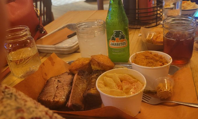 Amazon Amanda takes me to a BBQ restaurant in NYC. https://t.co/rcbrnH2WWL