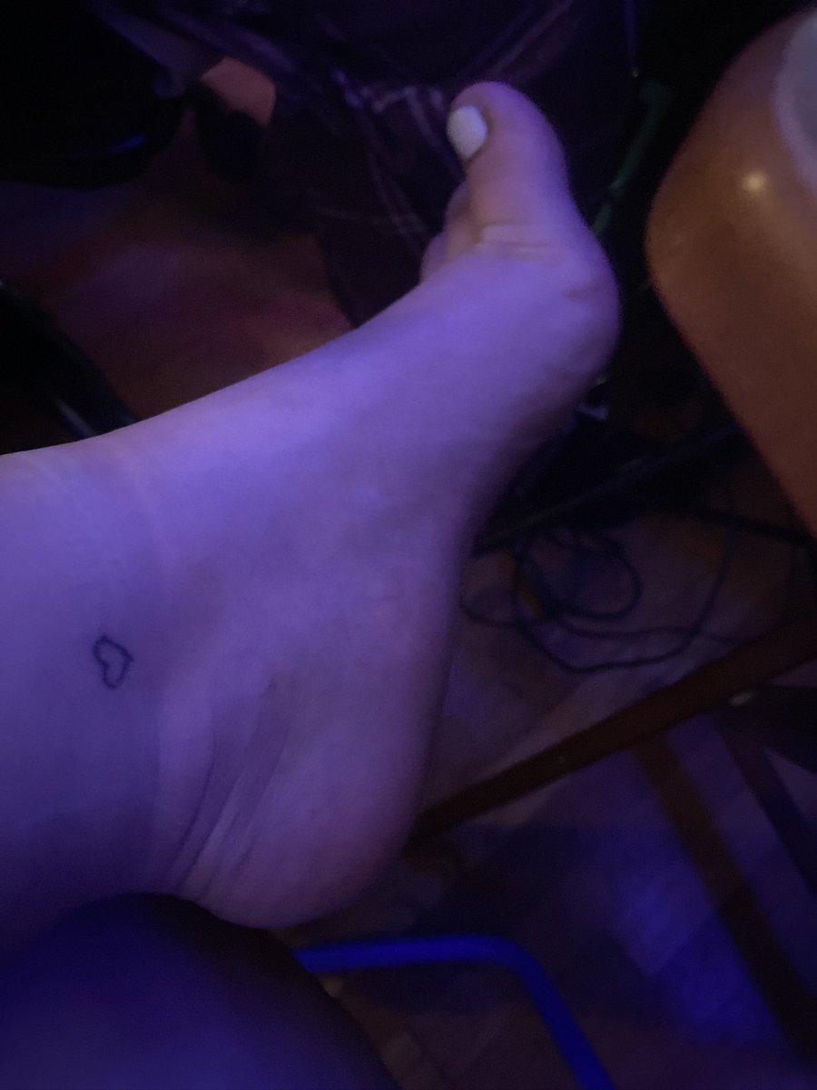 Selling cheap customs lmk !! 

Selling feet feet pics paypig buyer customs HumanATM Seller