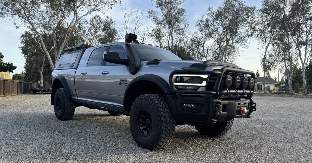 SuperSpringsInt's tweet photo. Mike's 2022 Ram 2500 AEV Megacab Prospector XL is a beast with 40” tires, hydro steer, full Fox performance elite shocks, and full AEV upfit. Equipped with SumoSprings front and rear for maximum performance. #JourneyBetter #Ram2500 #OffRoading #SumoSprings @motomikeca https://t.co/vOqahj2yrr