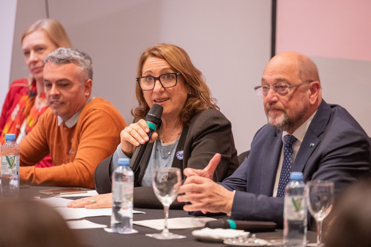 MonicaFein's tweet photo. El @ps_argentina renovó autoridades ✊🏼🌹 
El socialismo es un partido que sigue creciendo y demostrando que se puede construir democráticamente, con los valores de la igualdad, la solidaridad y la honestidad. 
Felicitaciones a las compañeras y compañeros del Comité Nacional. https://t.co/sjCYIeClZG