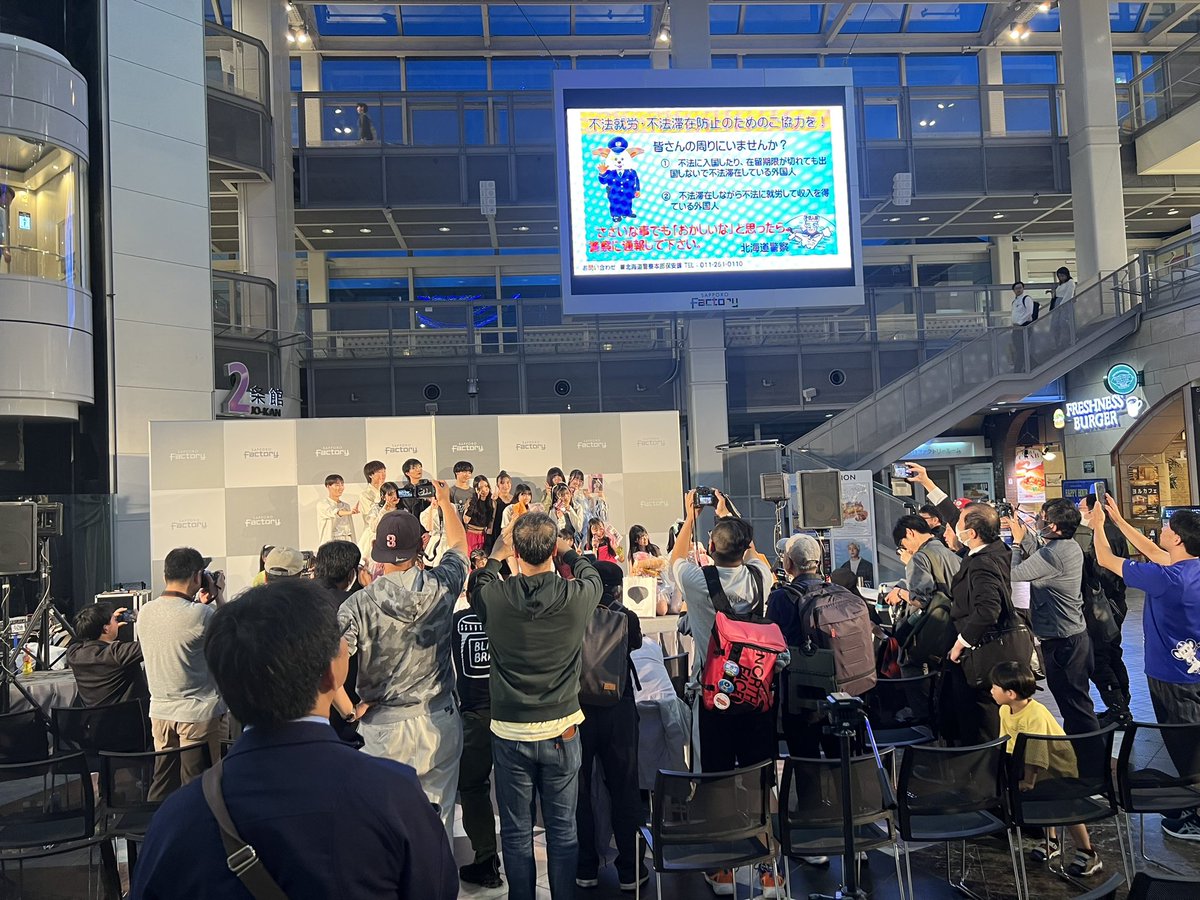 ACTORS_STUDIO_'s tweet image. ファクトリーweekday LIVE✨✨
沢山の方々に来て頂き有難うございました😊✨関係者の皆様有難うございました😉
何年かぶりのステージ❗️❗️
みんな頑張ってました！！😉
課題は沢山ありますが、また出演できますように、日々レッスンも頑張ってレベルアップしていきます！😊