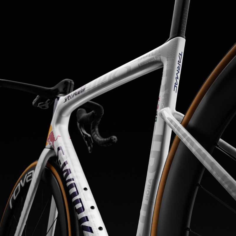 specialized_j's tweet photo. S-Works Tarmac SL8 LTD Red Bull - BORA - hansgrohe Editionが登場。

7月26日(金)から8月18日(日)まで抽選販売の申し込みを受け付け、一部のスペシャライズドストアでは抽選申し込み期間中に展示も実施します。

歴史的な１台をぜひ店頭でもご覧ください。