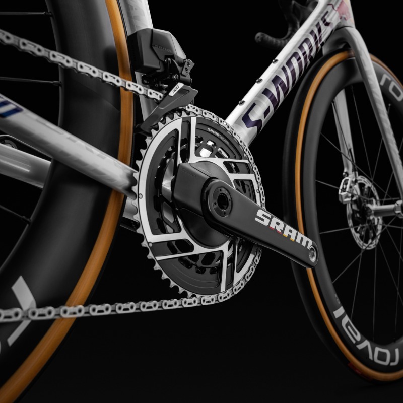 specialized_j's tweet photo. S-Works Tarmac SL8 LTD Red Bull - BORA - hansgrohe Editionが登場。

7月26日(金)から8月18日(日)まで抽選販売の申し込みを受け付け、一部のスペシャライズドストアでは抽選申し込み期間中に展示も実施します。

歴史的な１台をぜひ店頭でもご覧ください。