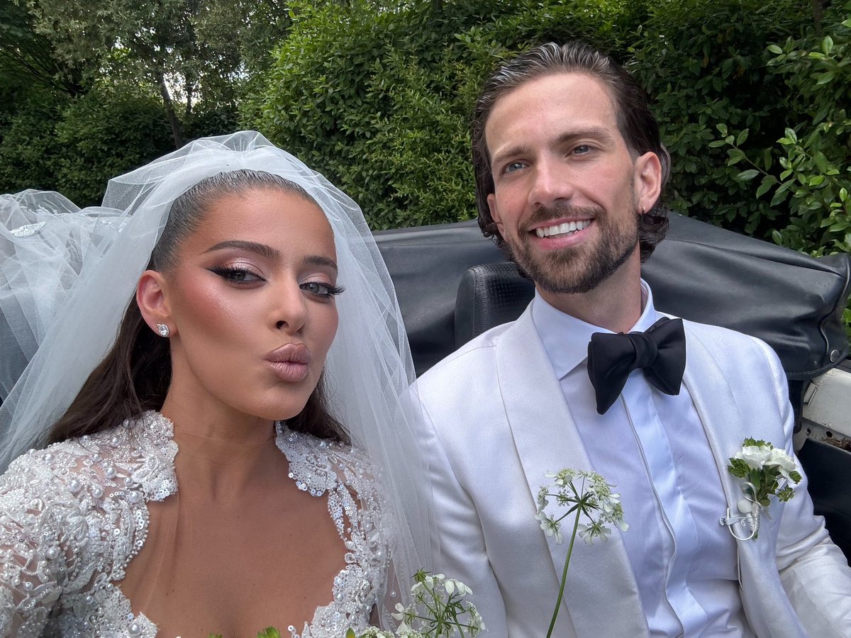 donjetahox's tweet photo. The Nikqi’s take over Italy 👰🏻‍♀️🤵🏻🤍 https://t.co/rUr326aIYW